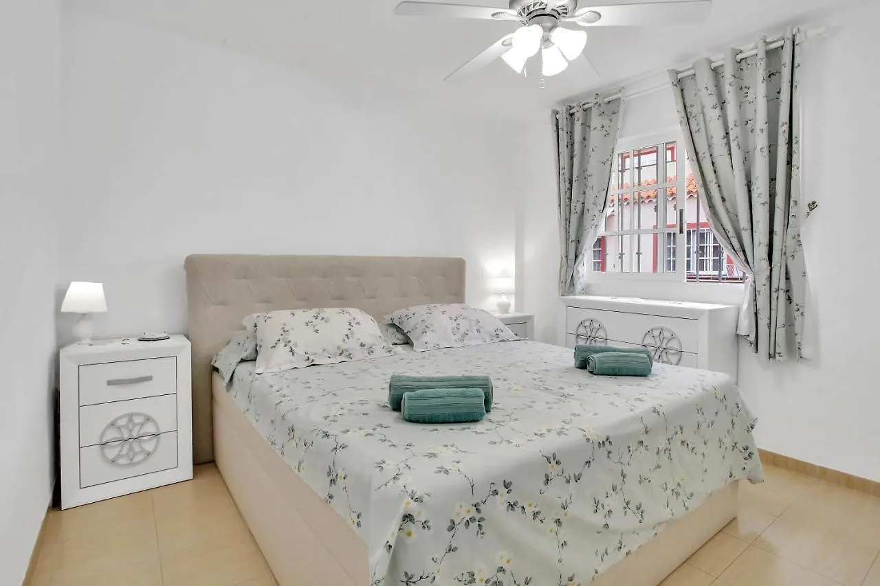 Top Floor, Sea View, Huge Terrace, Heated Pool, Garage Los Cristianos  Spanien