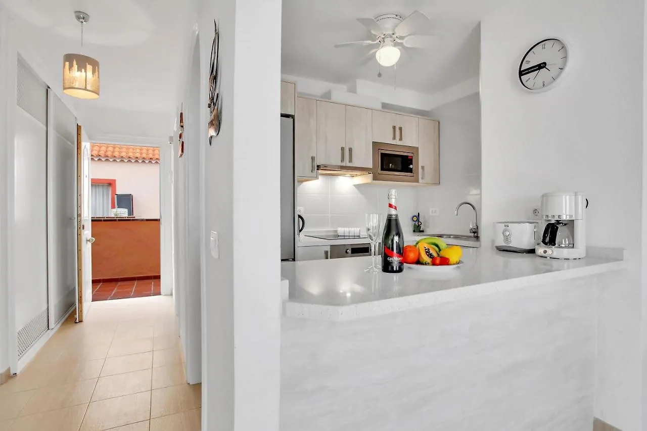 Top Floor, Sea View, Huge Terrace, Heated Pool, Garage Los Cristianos  Los Cristianos (Tenerife)