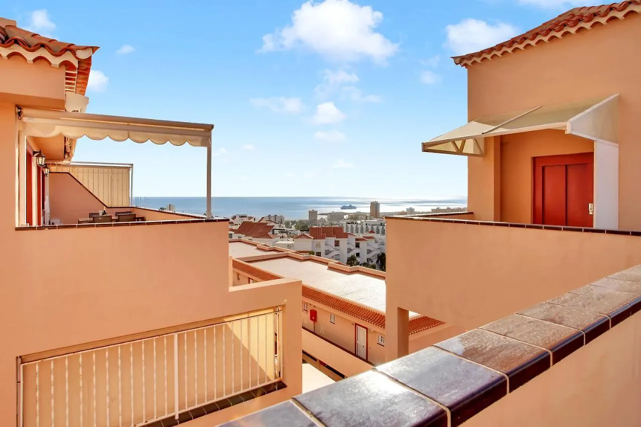 Top Floor, Sea View, Huge Terrace, Heated Pool, Garage Los Cristianos  Lejlighed