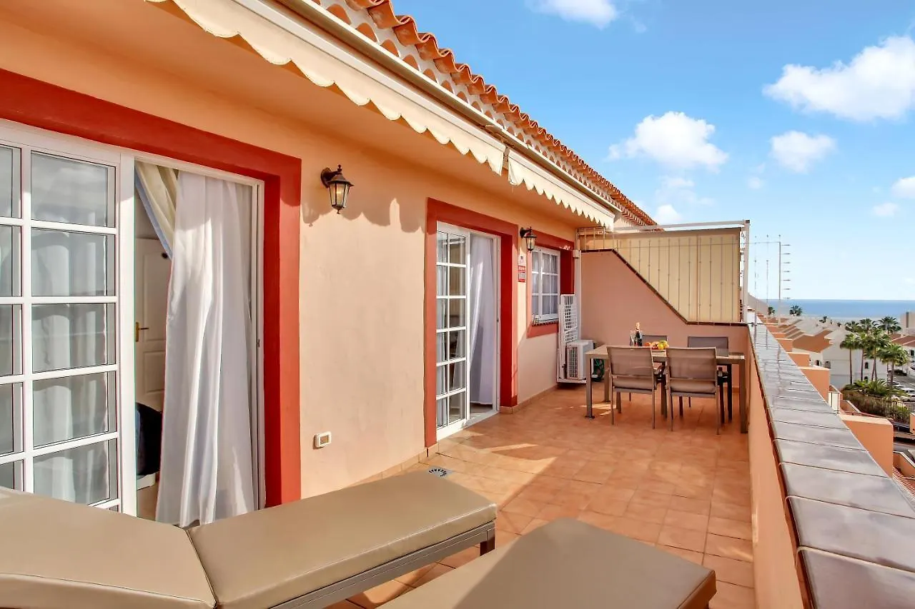 Top Floor, Sea View, Huge Terrace, Heated Pool, Garage Los Cristianos  Lejlighed