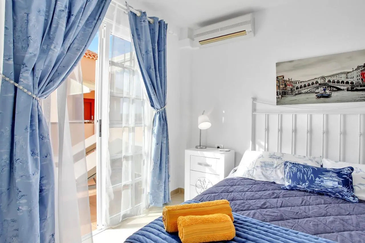 Top Floor, Sea View, Huge Terrace, Heated Pool, Garage Los Cristianos  0*, Los Cristianos (Tenerife)